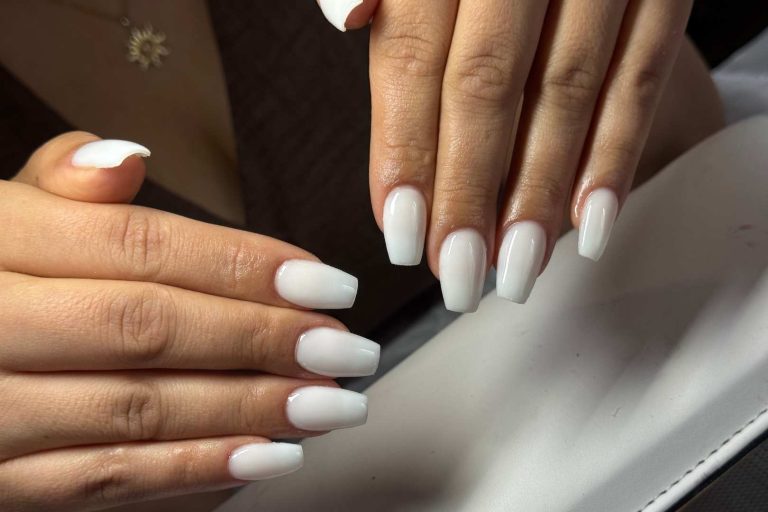 pose de capsules américaines, réalisée par LM Beauty, spécialiste de la pose d'ongles à valenciennes