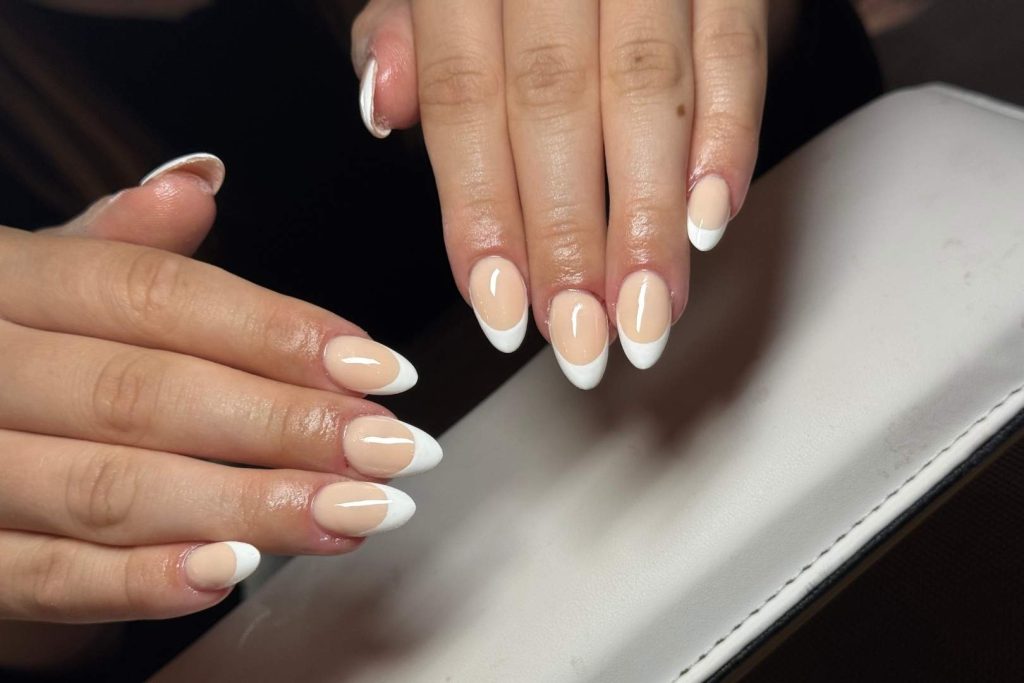 pose de capsules américaines, réalisée par LM Beauty, spécialiste de la pose d'ongles à valenciennes