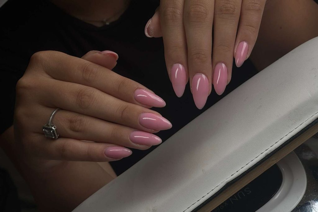 pose de capsules américaines, réalisée par LM Beauty, spécialiste de la pose d'ongles à valenciennes