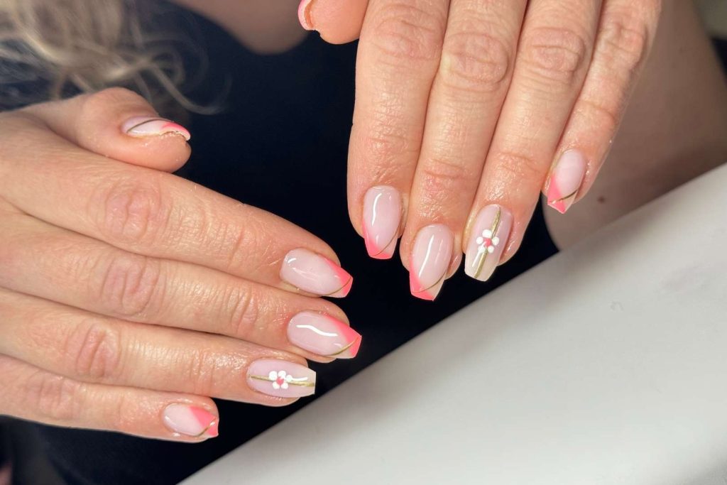 gainage sur ongles, réalisé par LM Beauty, spécialiste de la pose d'ongles à valenciennes