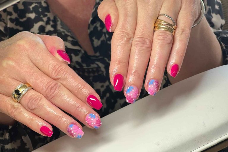 gainage sur ongles, réalisé par LM Beauty, spécialiste de la pose d'ongles à valenciennes